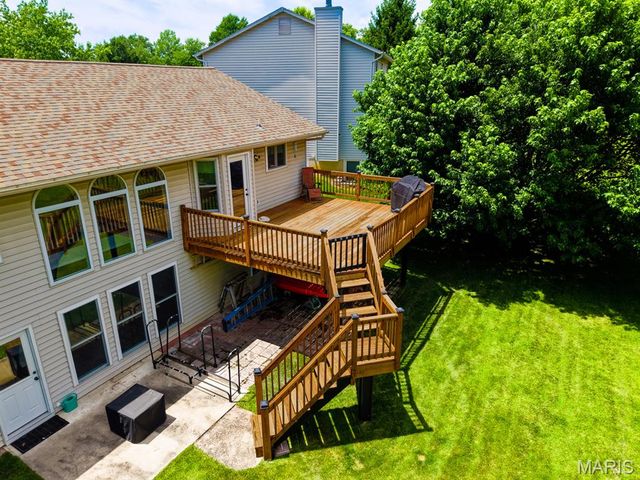 936 Lands End Circle, St Charles, MO 63304