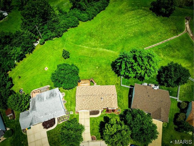 936 Lands End Circle, St Charles, MO 63304