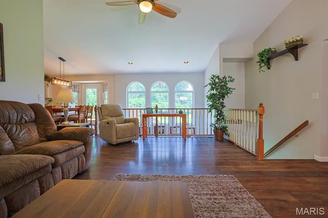 936 Lands End Circle, St Charles, MO 63304