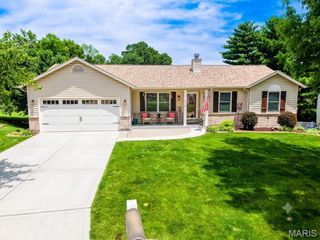 936 Lands End Circle, St Charles, MO 63304