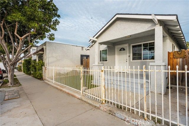 2320 Locust, Long Beach, CA 90806