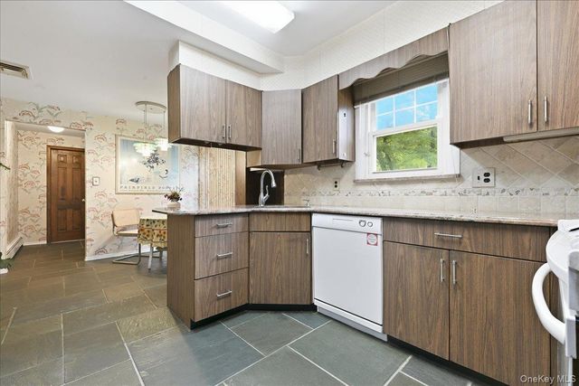 47 Broadfield Road, Hempstead, NY 11550