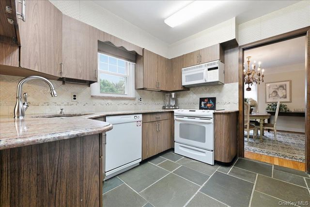 47 Broadfield Road, Hempstead, NY 11550