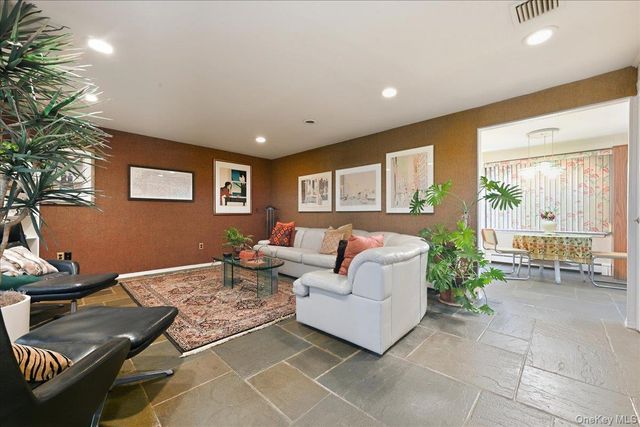 47 Broadfield Road, Hempstead, NY 11550