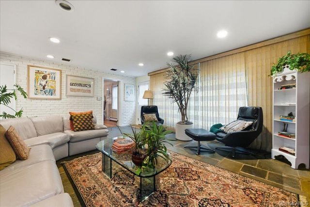 47 Broadfield Road, Hempstead, NY 11550