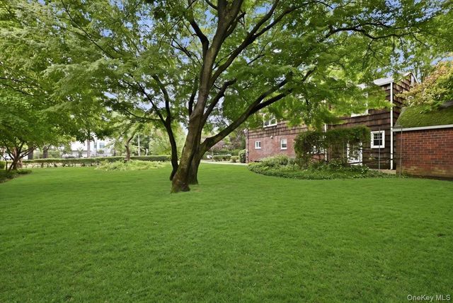 47 Broadfield Road, Hempstead, NY 11550