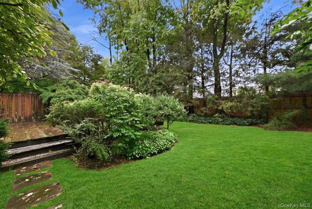47 Broadfield Road, Hempstead, NY 11550