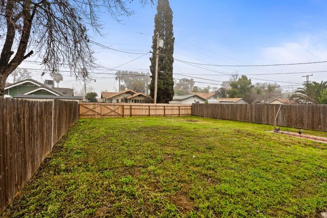 530 E Oleander Avenue, Fresno, CA 93706