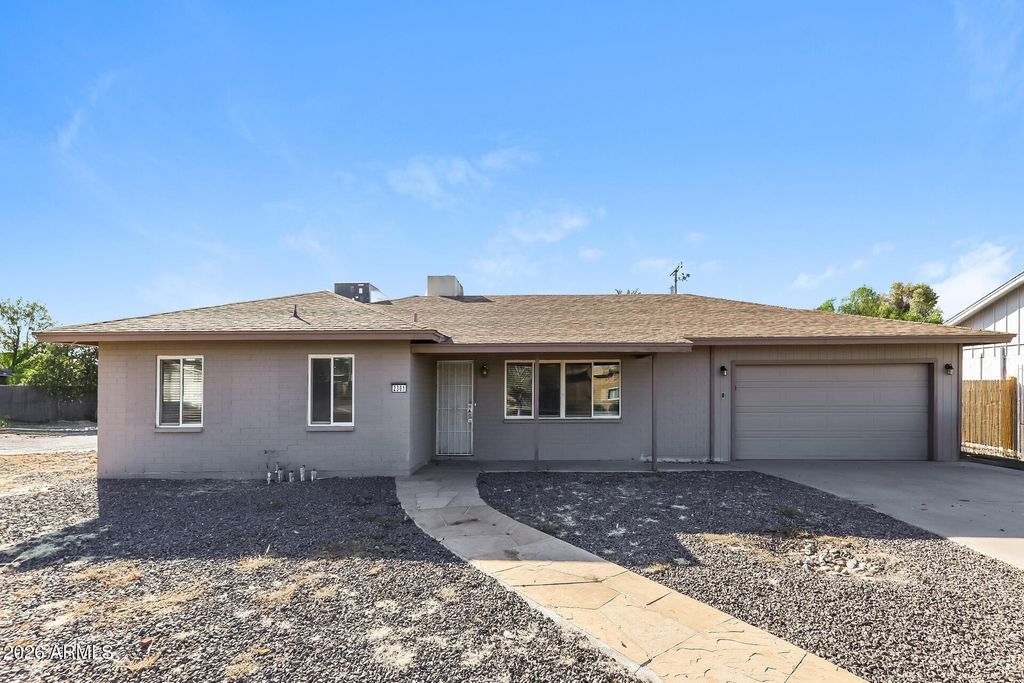 2301 W VILLAGE Drive, Phoenix, AZ 85023 — exterior