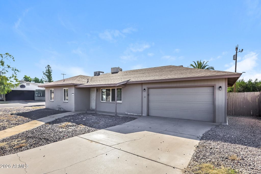 2301 W VILLAGE Drive, Phoenix, AZ 85023 — photo 2