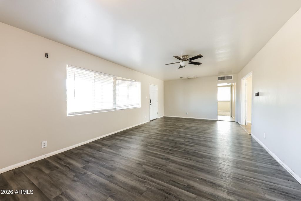 2301 W VILLAGE Drive, Phoenix, AZ 85023 — photo 5