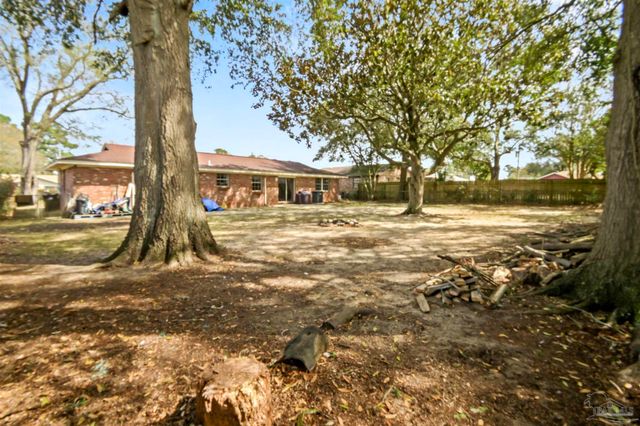 8213 Squire Rd, Pensacola, FL 32514