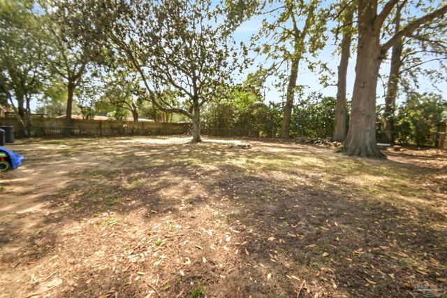 8213 Squire Rd, Pensacola, FL 32514