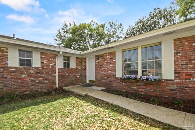 8213 Squire Rd, Pensacola, FL 32514