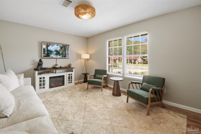 8213 Squire Rd, Pensacola, FL 32514