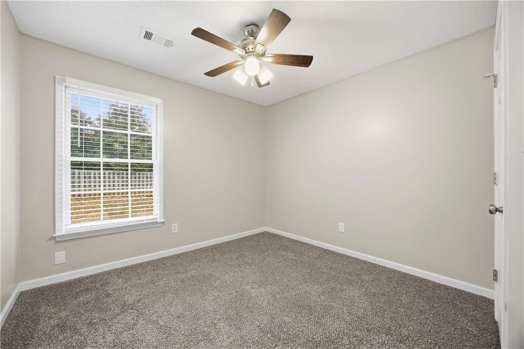 Image 12 of property listing at 510 Weatherend Court, Alpharetta, GA 30022