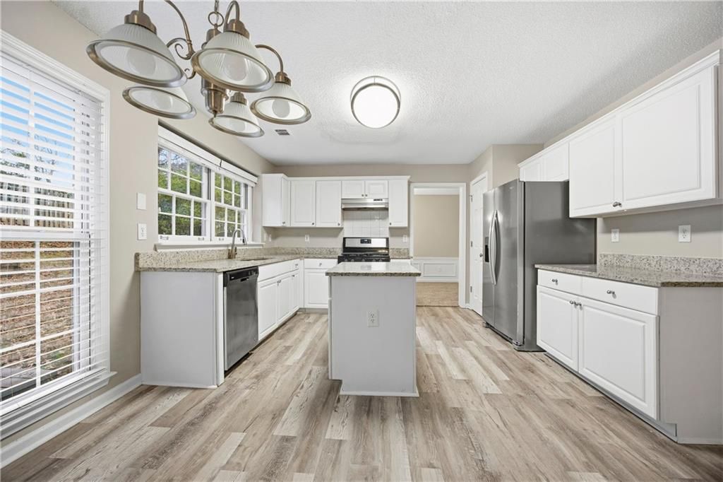 Image 6 of property listing at 510 Weatherend Court, Alpharetta, GA 30022