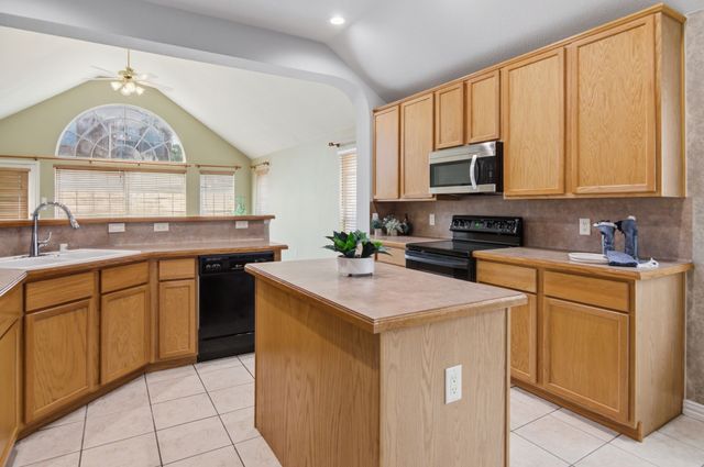 9125 Chardin Park Drive, Fort Worth, TX 76244
