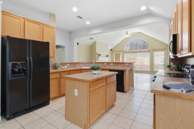 9125 Chardin Park Drive, Fort Worth, TX 76244