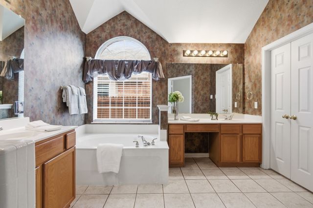 9125 Chardin Park Drive, Fort Worth, TX 76244