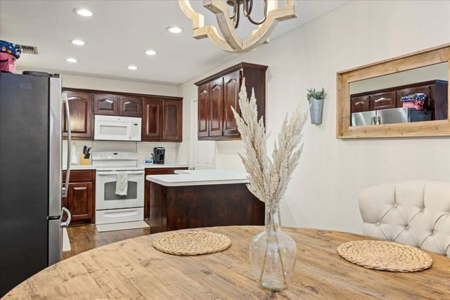 1709 W Doyle Street, Granbury, TX 76048