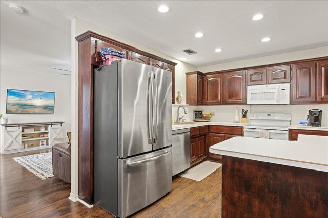 1709 W Doyle Street, Granbury, TX 76048