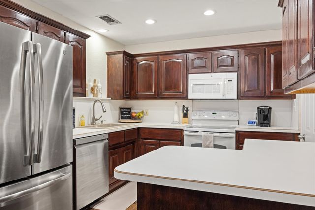 1709 W Doyle Street, Granbury, TX 76048