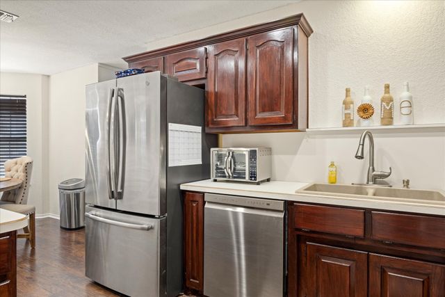 1709 W Doyle Street, Granbury, TX 76048