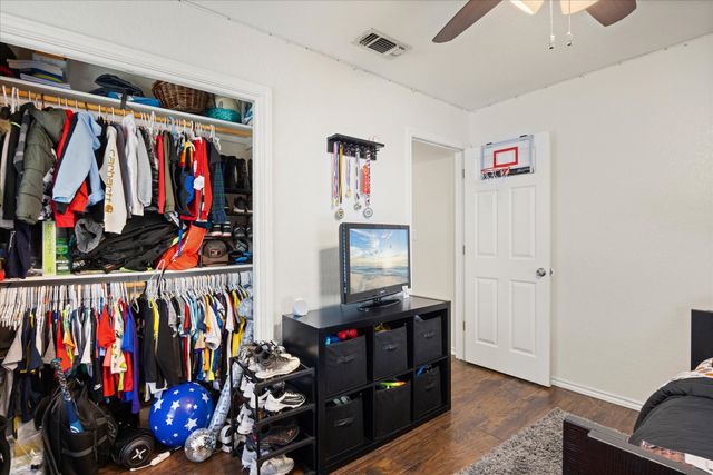 1709 W Doyle Street, Granbury, TX 76048