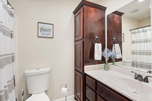 1709 W Doyle Street, Granbury, TX 76048