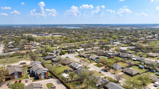 1709 W Doyle Street, Granbury, TX 76048