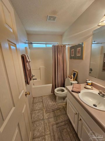 507 Pinebrook Cir, Cantonment, FL 32533