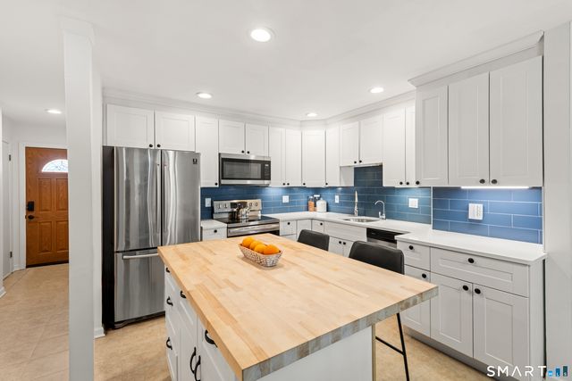 28 Eagle Rock Hill 28, Bethel, CT 06801