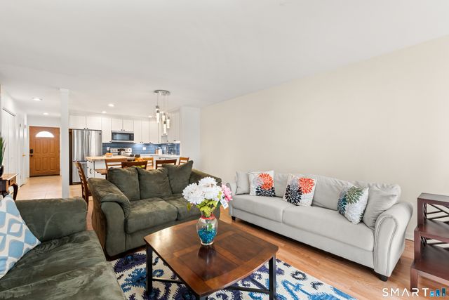 28 Eagle Rock Hill 28, Bethel, CT 06801