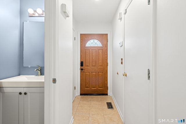 28 Eagle Rock Hill 28, Bethel, CT 06801