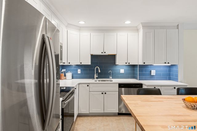 28 Eagle Rock Hill 28, Bethel, CT 06801