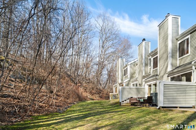 28 Eagle Rock Hill 28, Bethel, CT 06801