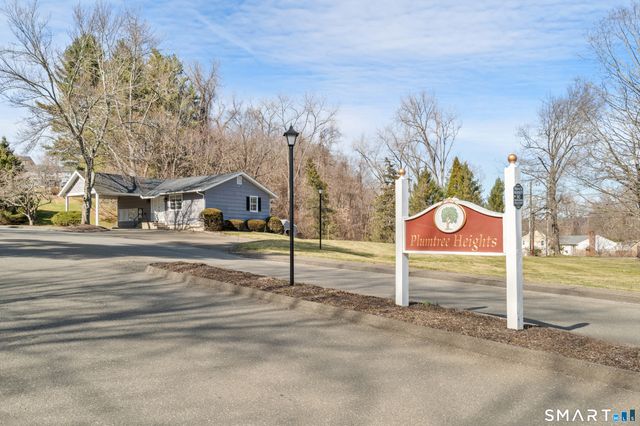 28 Eagle Rock Hill 28, Bethel, CT 06801