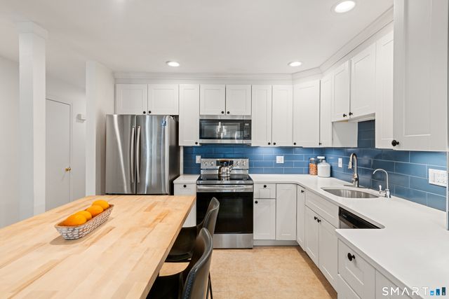 28 Eagle Rock Hill 28, Bethel, CT 06801