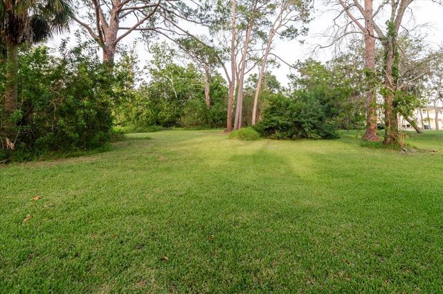 HIGHLAND AVENUE, Tarpon Springs, FL 34689