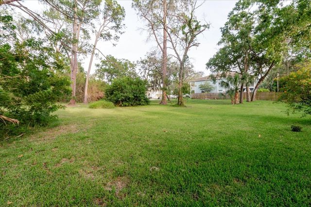 HIGHLAND AVENUE, Tarpon Springs, FL 34689
