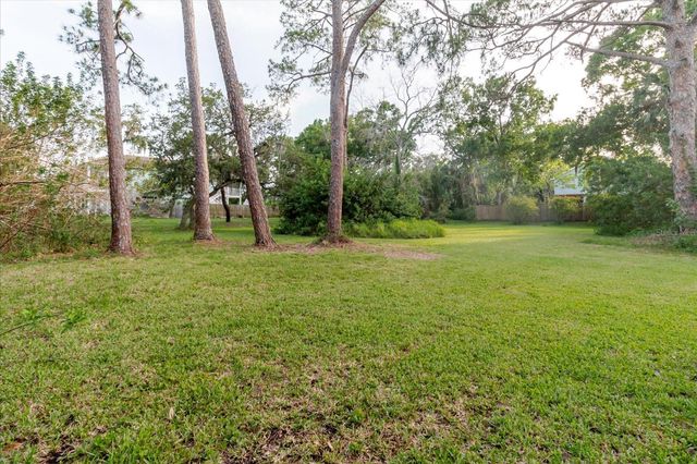 HIGHLAND AVENUE, Tarpon Springs, FL 34689