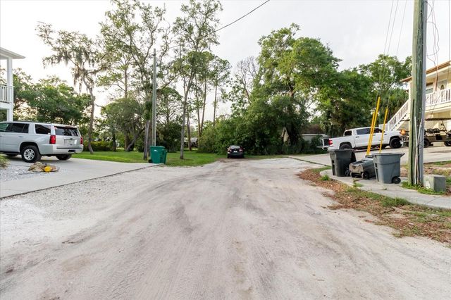 HIGHLAND AVENUE, Tarpon Springs, FL 34689