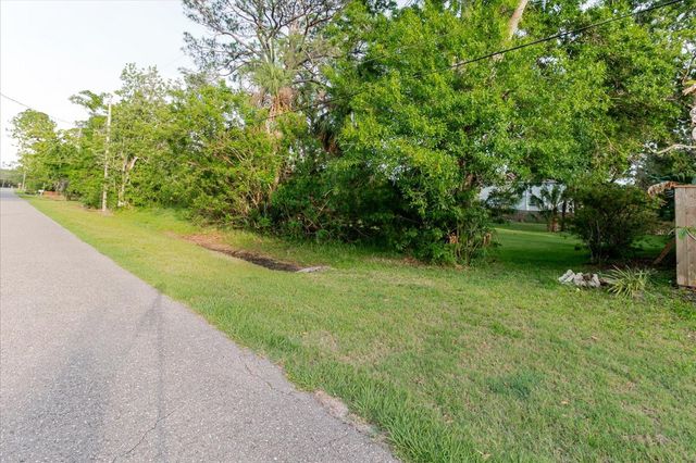 HIGHLAND AVENUE, Tarpon Springs, FL 34689