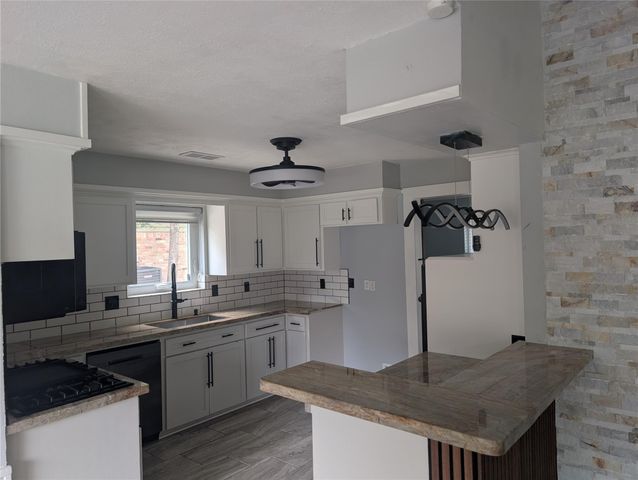 4034 Shady Springs, Seabrook, TX 77586