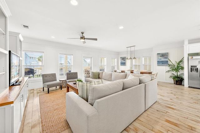 230 Bent Grass Dr, Port Aransas, TX 78373
