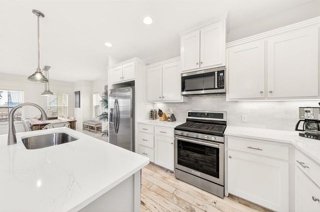 230 Bent Grass Dr, Port Aransas, TX 78373