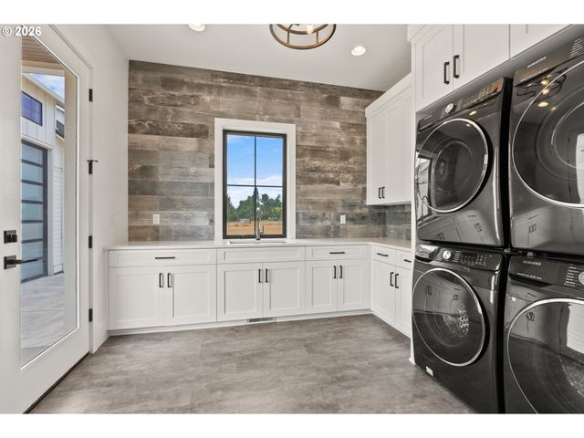 22280 Sw STAFFORD Rd, Tualatin, OR 97062