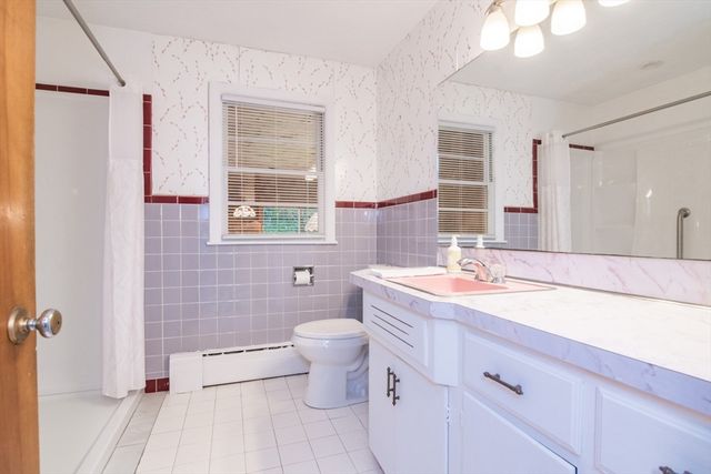 150 Porter Rd, East Longmeadow, MA 01028