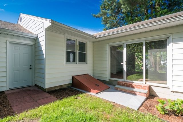150 Porter Rd, East Longmeadow, MA 01028